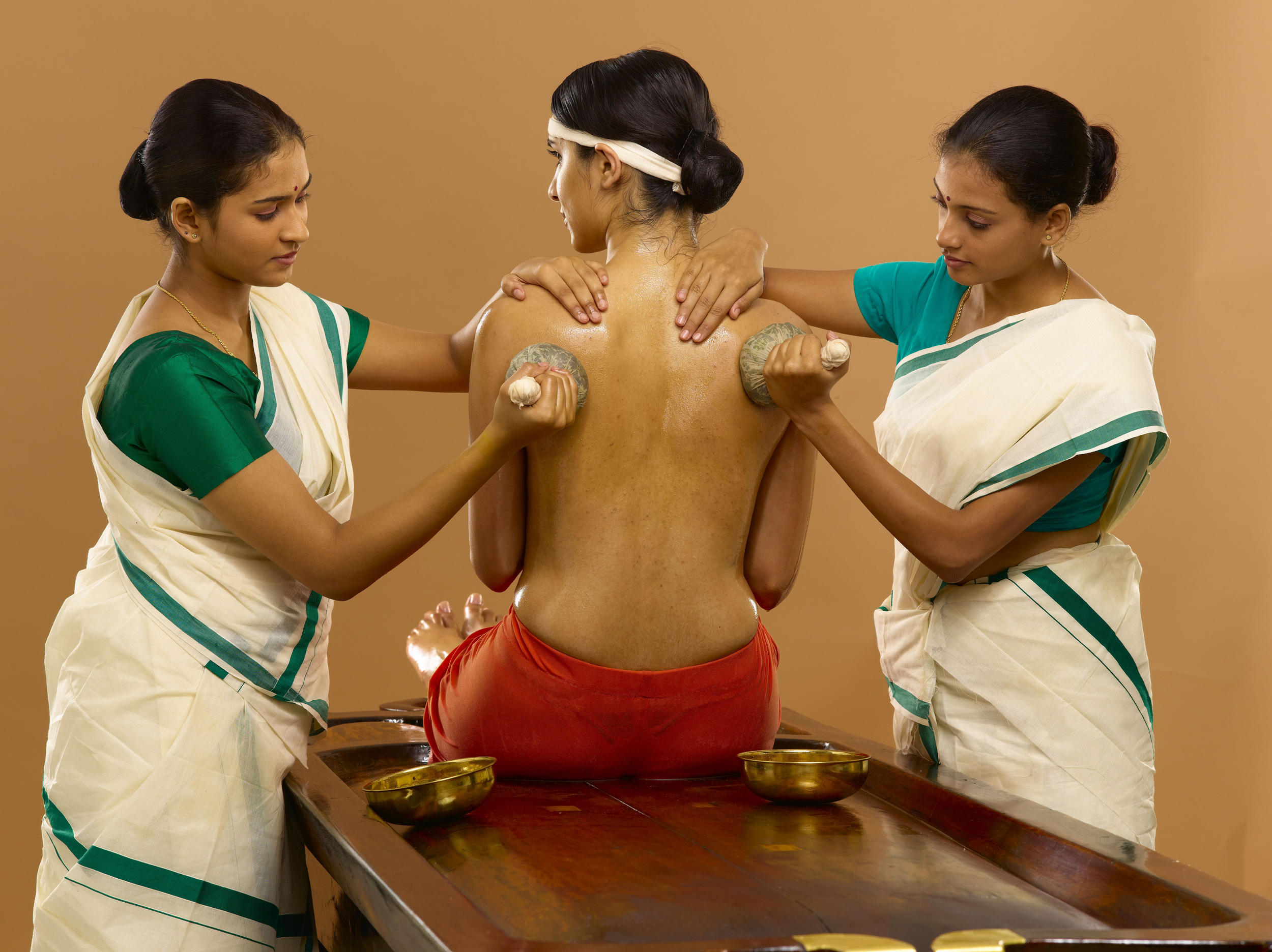 Sarvanga Abhayanga Image Sarvanga Abhayanga Image
