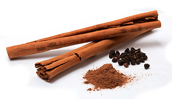 Dalcini (Cinnamomum zeylanica) Dalcini (Cinnamomum zeylanica)
